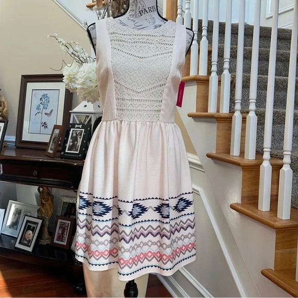Xhilaration Cream Dress Aztec Pattern and Lace Details Bohemian Sz Medium - Picture 1 of 13